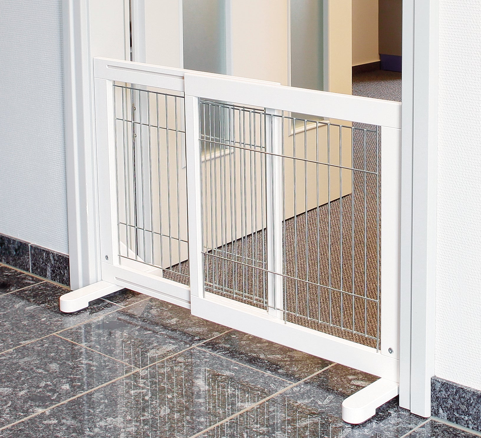 Trixie Dog Barrier Wooden | min 65cm/max 108cmx61cm | White