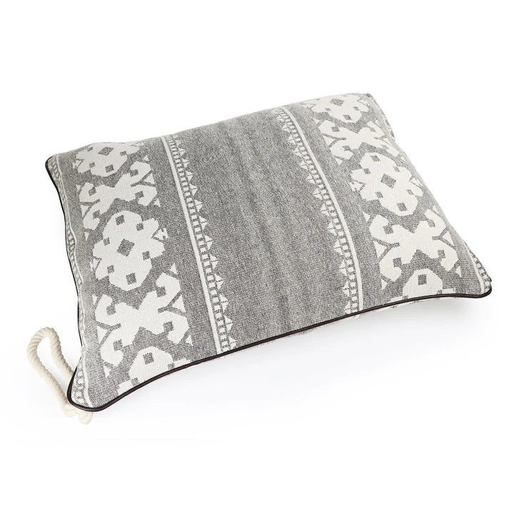 Pawpourri Aztec Printed Knife Edge Bed M/L 26 x 34 x 4"