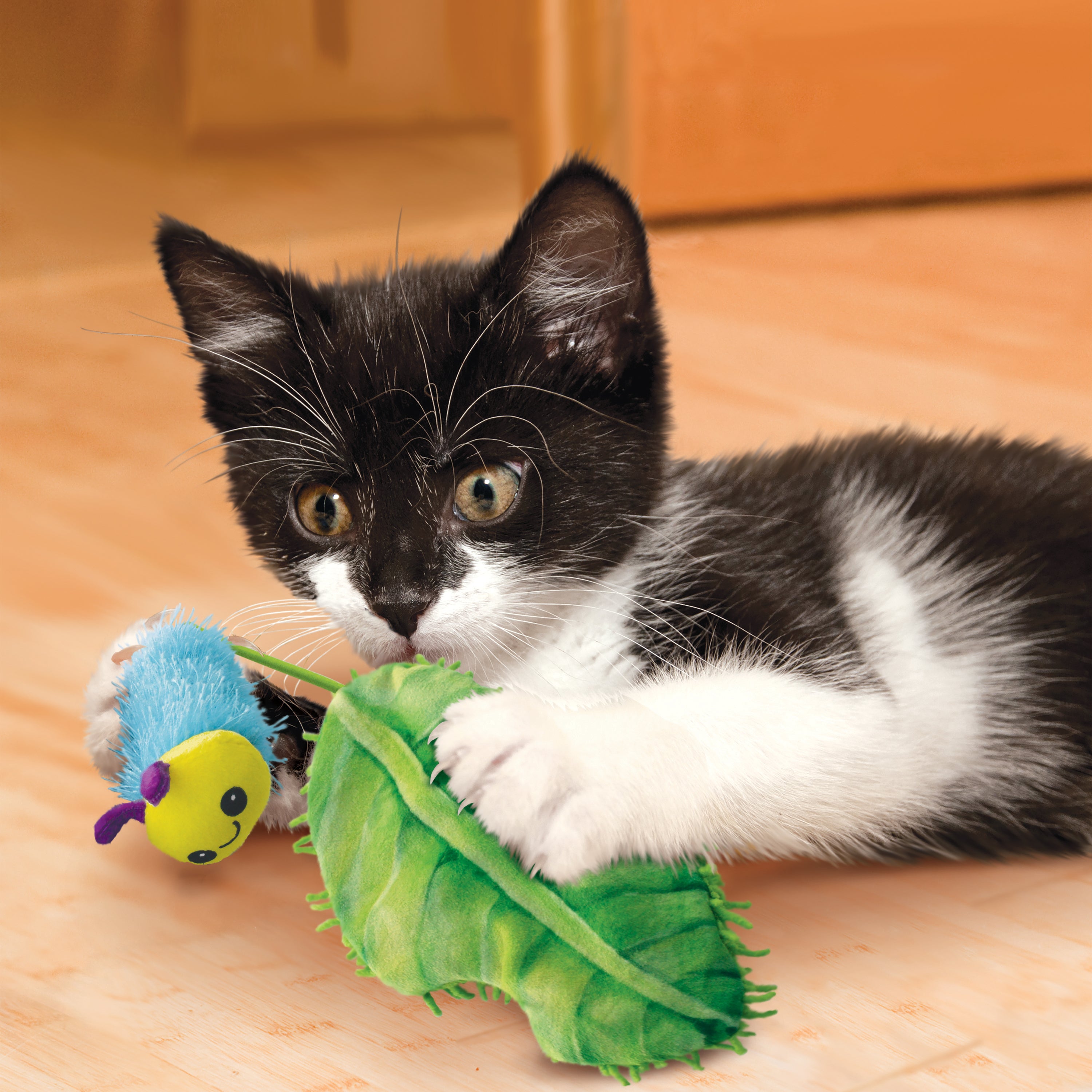 Kong Flingaroo Caterpillar Cat Toy 25.40x8.26x3.18cm