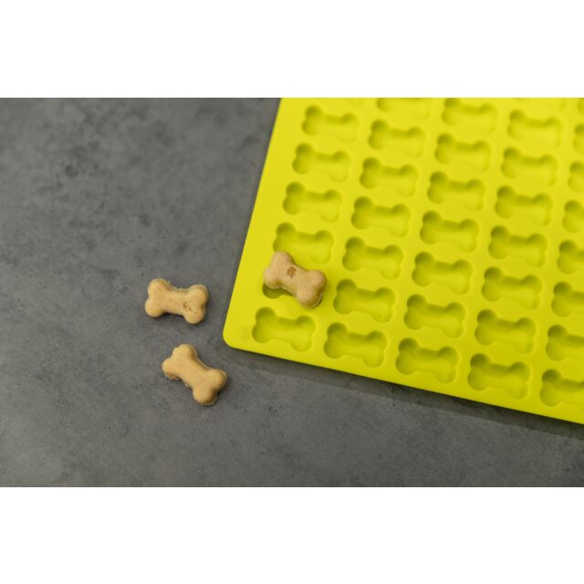 Trixie Baking Mat with Bones Shape 38cmx28cm