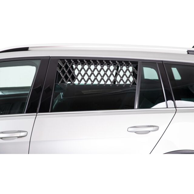 Trixie Ventilation Lattice For Car Black 30-110cm